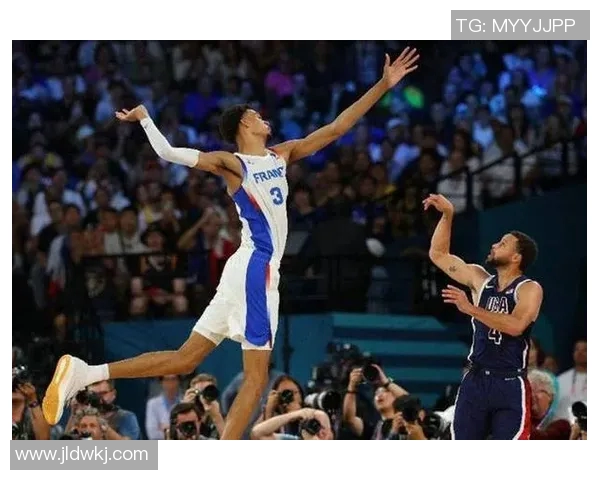 新星对决！文班亚马挑战东契奇 西部次席之争谁能笑到最后？