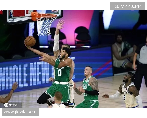 外线手感冰凉!老鹰18投4中,猛龙24投5中 外线手感冰凉!老鹰18投4中,猛龙24投5中