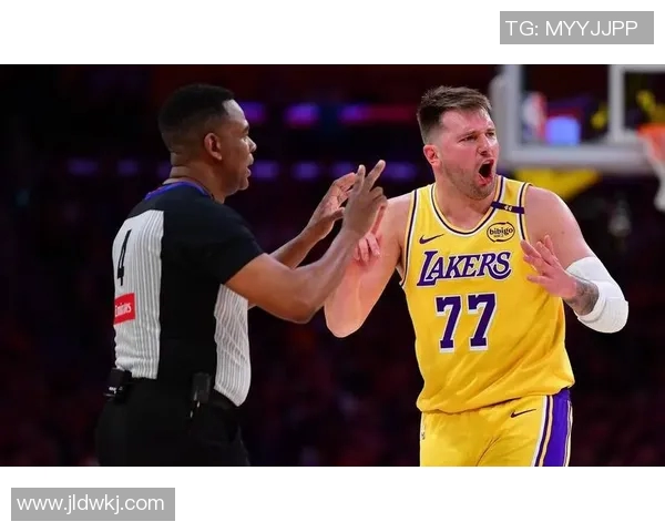 NBA杯-东契奇24+12艾顿20+16湖人三人20+送鹈鹕4连败