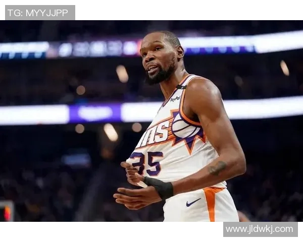 火箭五巨头狂轰93分！杜兰特被包夹却成最大赢家？