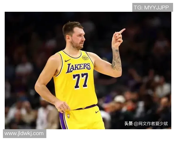 除了东契奇 他也不打!海斯左膝酸痛缺席打国王的比赛!