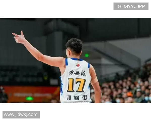 浙江广厦4分险胜！新赛季开门红，塔克首秀22分7篮板，孙铭徽12分