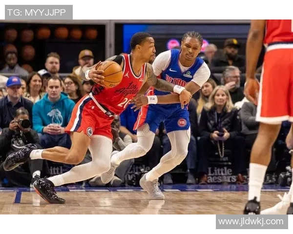 科林斯：击败活塞如虎口夺食，队友大力支持让我挺身而出