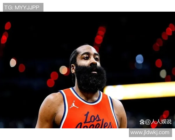 球迷评论中提到的哈登“半场宠黑粉,半场宠真粉”现象是什么意思?