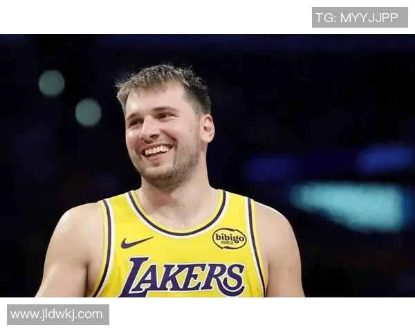 詹姆斯因伤缺席马刺战,季后赛奖项无缘,东契奇有望全明星前复出